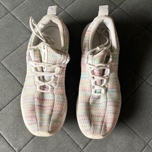 Nike Girls Multicolor Sneakers!